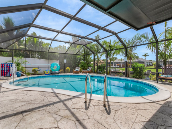 Luxurious Waterfront Retreat un Cape Coral - Unforgettable Vacation Awaits